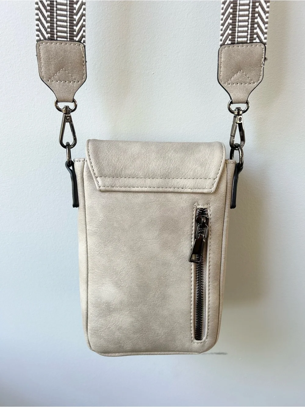 Poiugoya light tan small crossbody travel bag